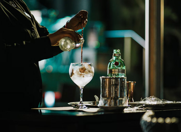 10 Essential Tips To Become A Professional Bartender