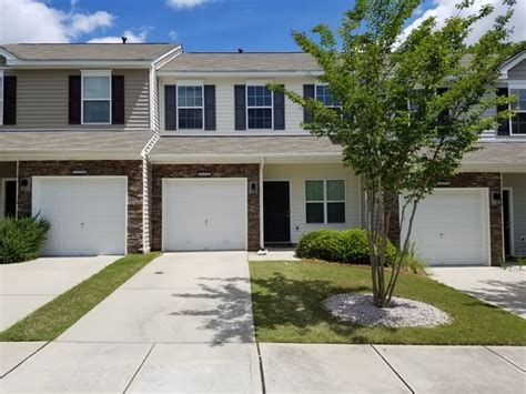 2 Bedroom Townhome With 2 Car Garage Townhouse For Rent In Charlotte