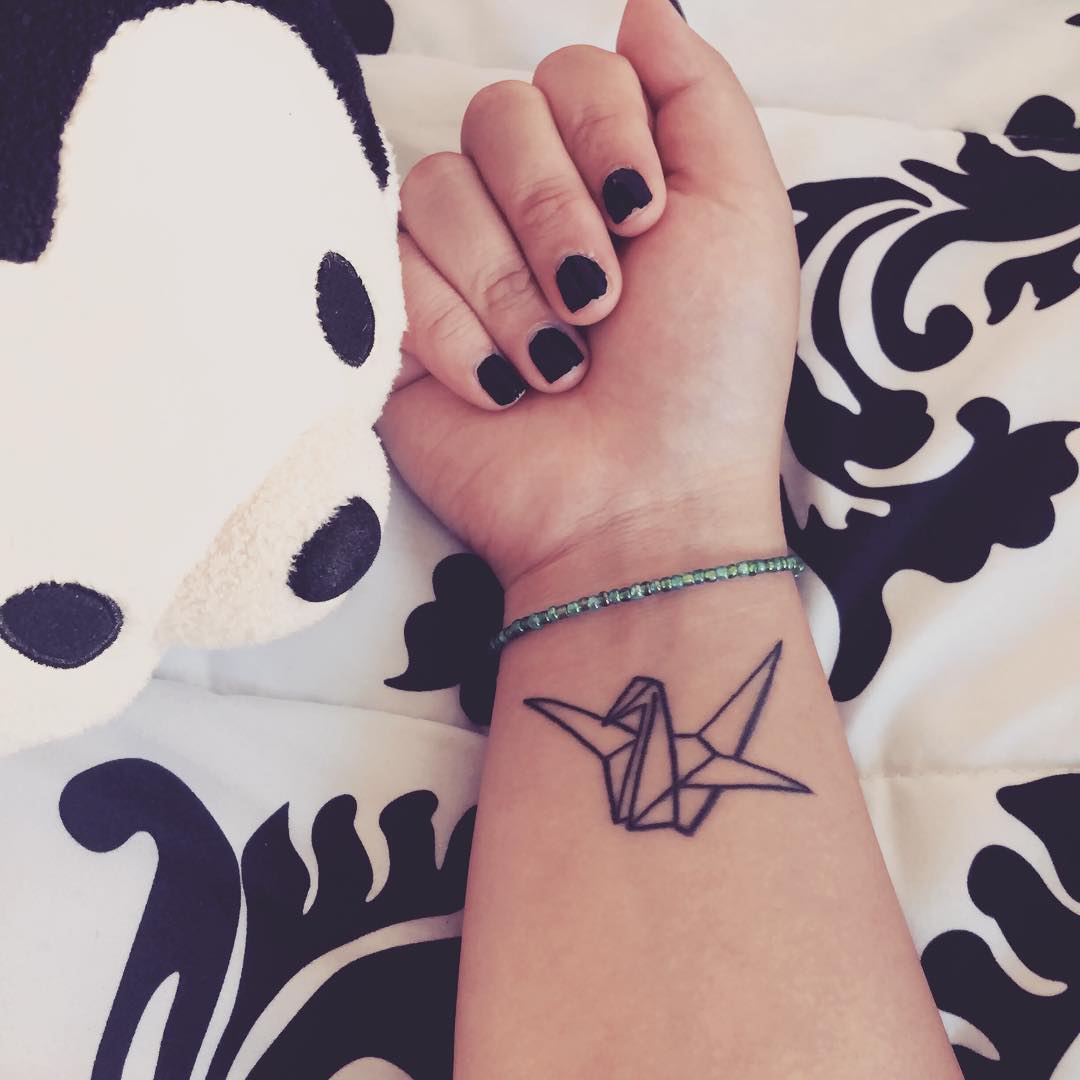 25 Cute Small Feminine Tattoos For Women 2024 Tiny Meaningful Tattoos Pretty Designs