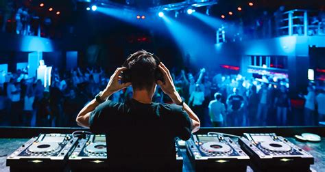 4 Ways To Create A Memorable Dj Show That Pulls A Crowd