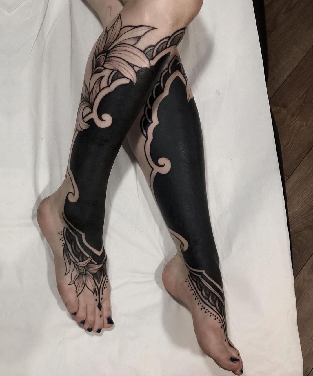 45 People Who Got Awesome Leg Tattoos Demilked