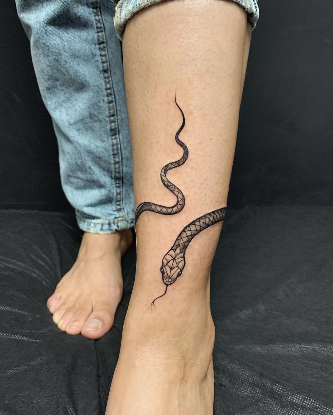 7 Ways To Create The Ultimate Cobra Tattoo On Your Leg Today