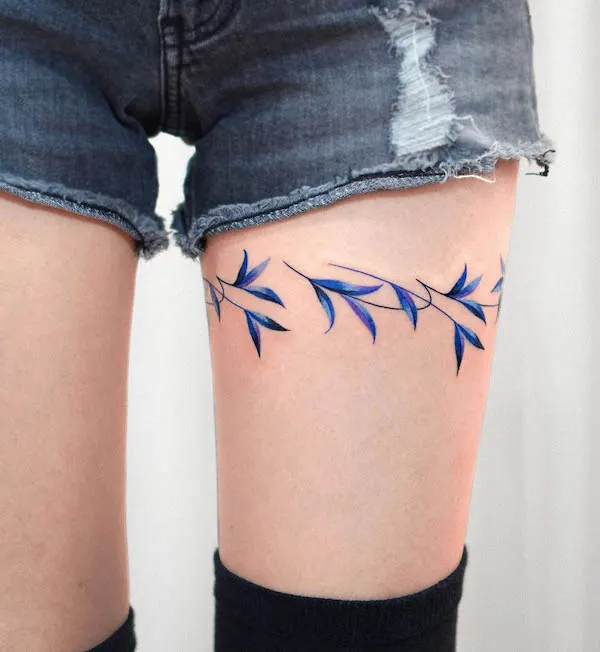 Design 7 Ultimate Thigh Tattoos For Women Now