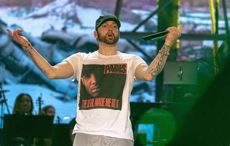 Eminem S Curtain Call The Hits Makes Billboard History Eminem Pro