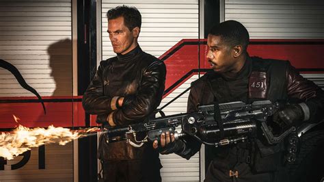 Fahrenheit 451 Review An Unsubtle Movie For Our Unsubtle Times Gq