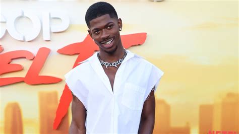 Lil Nas X Rilis Here We Go Untuk Film Netflix Eddie Murphy Beverly