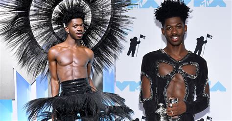 Lil Nas X Steals The Show In Fabulous Feathered Headdress At Vmas