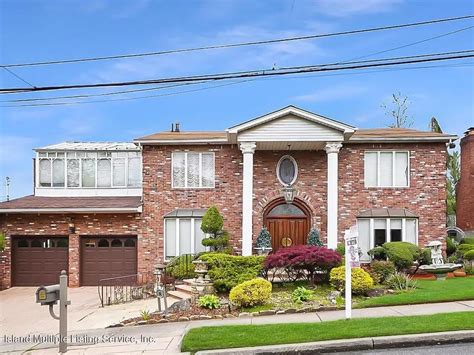 Staten Island Home Of The Week Center Hall Colonial With An