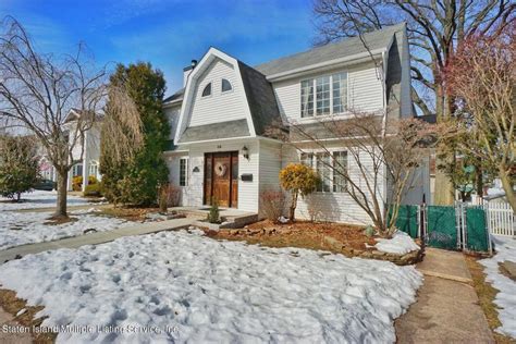 Staten Island Home Of The Week Seclusion Privacy And Convenience