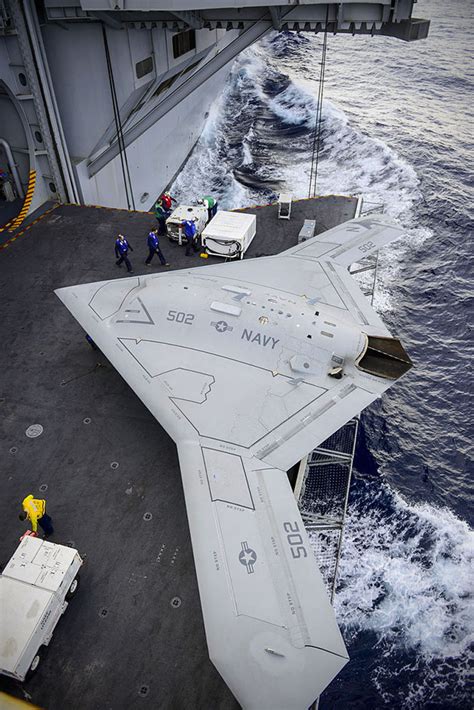 Us Navy S X 47B Is First Drone Designed To Take Off From An Aircraft